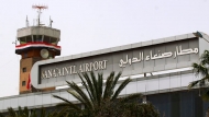 الحكومة تعلن الموافقة على فتح محدود لمطار صنعاء وميناء الحديدة وإطلاق سراح كافة الأسرى
