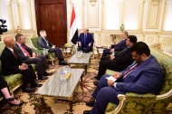 هادي يؤكد حرصه الدائم نحو السلام المبني على الاسس والمرجعيات الثلاث