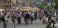 مسيرة"البطون الخاوية" تتوقف في التربة بعد وعود بصرف المرتبات