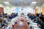 عدن.. &lrm;رئيس الوزراء يشدد على ضرورة تنفيذ خطط إعادة تأهيل وتطوير المؤسسات النفطية والتعدينية 