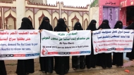 أمهات المختطفين ينفذن وقفة احتجاجية في صنعاء بالتزامن مع زيارة رئيس لجنة الصليب الأحمر