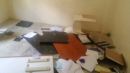 تعز..مسلحو وكيل المحافظة"جامل"يقتحمون مكتبي الضرائب والجمارك ويعتدون على الموظفين بأعقاب البنادق