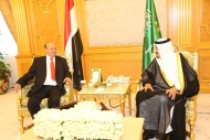 جلسة مباحثات يمنية سعودية في جدة