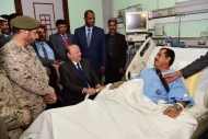 الرئيس هادي يطمئن على صحة رئيس هيئة الأركان العامة