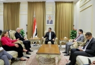 المبعوث الأمريكي يلتقي رئيس الوزراء ويطلعه على نتائج التحركات المبذولة لإحلال السلام في اليمن