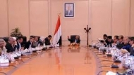 الحكومة تطالب الأمم المتحدة بترحيل الإغاثة الى تعز عبر ميناء عدن
