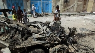 22قتيل وجريح في انفجار سيارة مفخخة استهدفت مسجدا في صنعاء